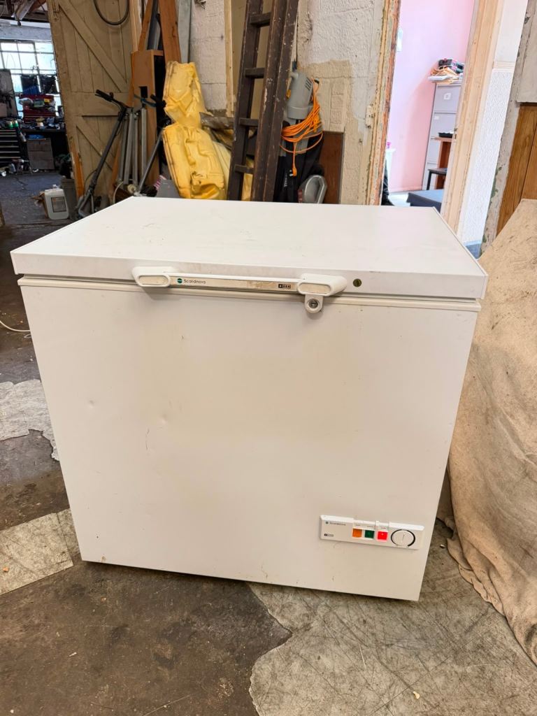 Chest freezer 232 liters - in very Good condition Free Delivery! 
