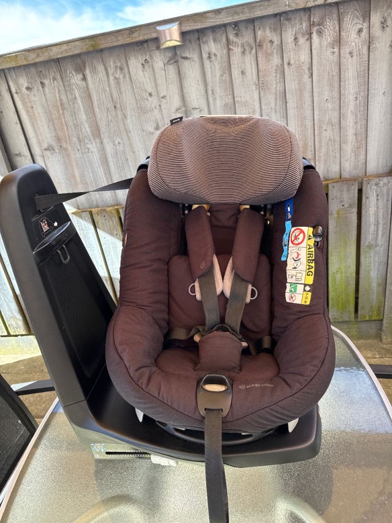 Baby Car Seat with ISOFIX Base – Good Condition