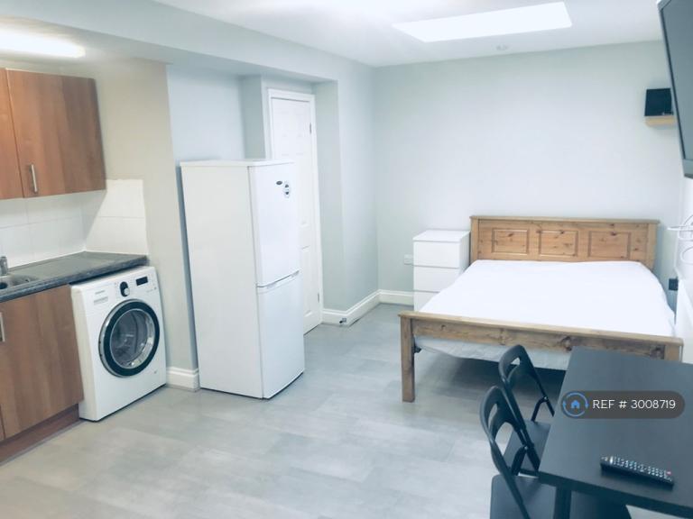 Studio flat in Southampton St, Reading, RG1 (#3008719)