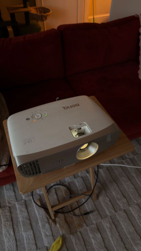 BenQ Multimedia Projector – White, Good Condition