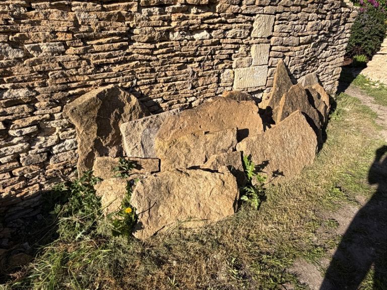 Reclaimed Natural Stone Flagstones – Traditional Weathered Slabs