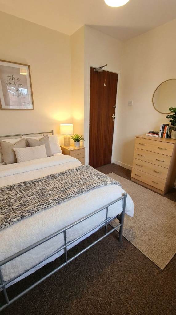 Ditch sky-high London rents! 🏙️➡️🏡 Move to Birmingham for just £10/week! 🥳