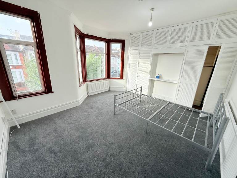 image for Beautiful Three Bedroom Terraced House to let on Highbury Gardens Seven Kings IG3,