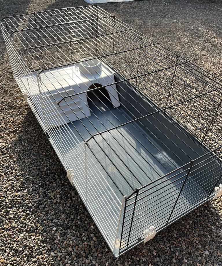 Ferplast Rabbit,Guineapig indoor cage, with metal stand.