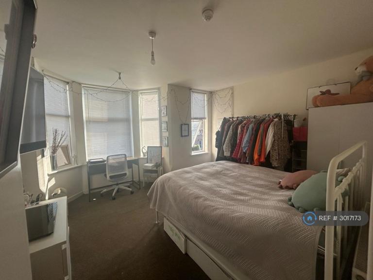 1 bedroom flat in Colwick Road, Nottingham, NG2 (1 bed) (#3017173)