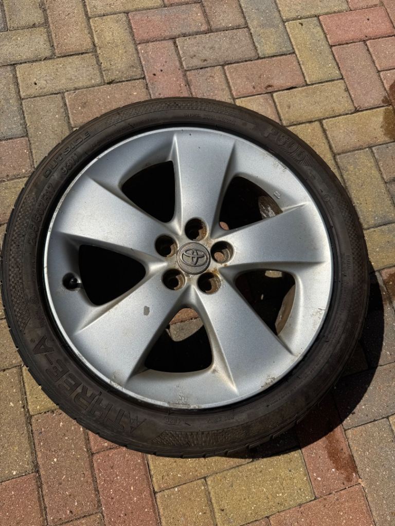 Toyota wheel rim and tyre