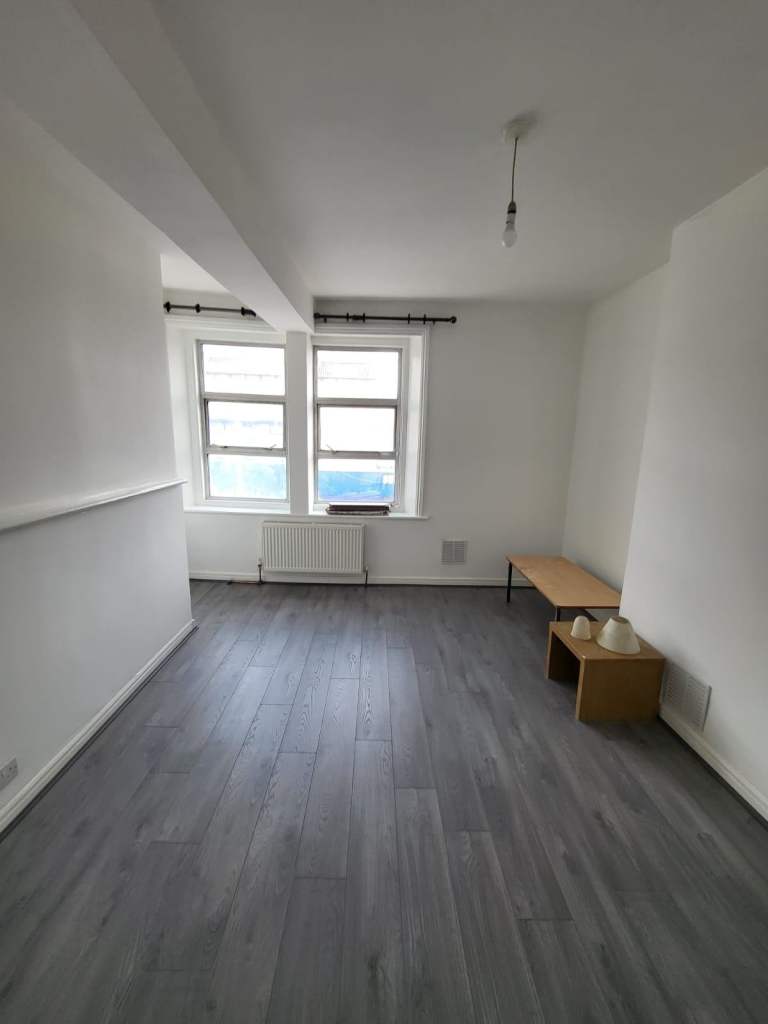 2 Bedroom Second Floor Flat to Let at Telegraph Mews very Close to Goodmayes train station, IG3 8TA