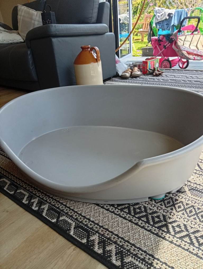 XL large plastic dog bed very sturdy ex condition 
