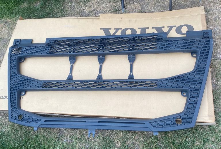 Volvo front grille surround 82491903