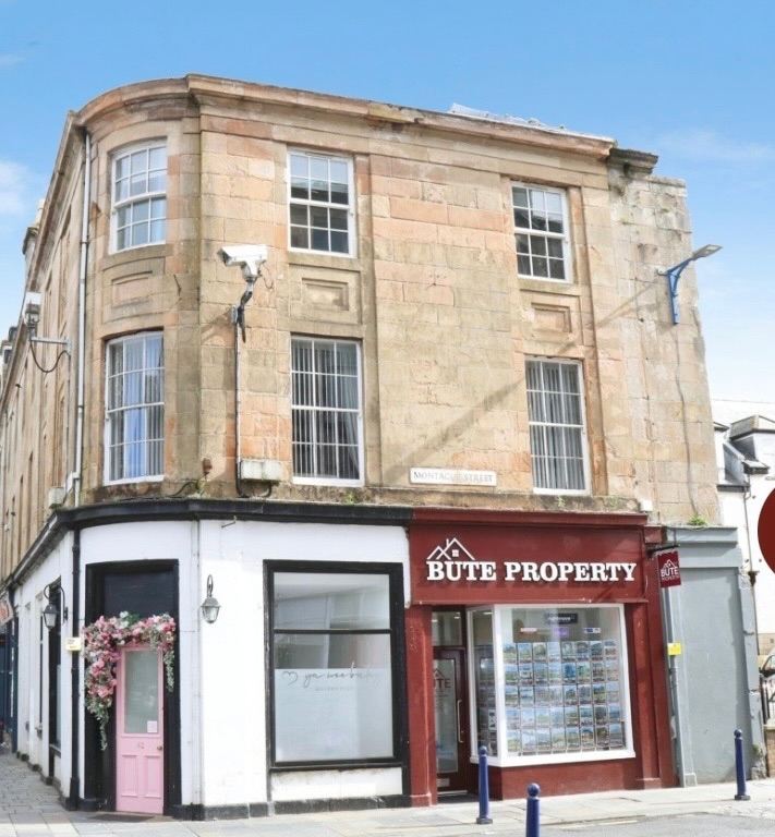 Spacious 2 Bedroom flat for sale in the heart of Rothesay Isle of Bute Scotland 