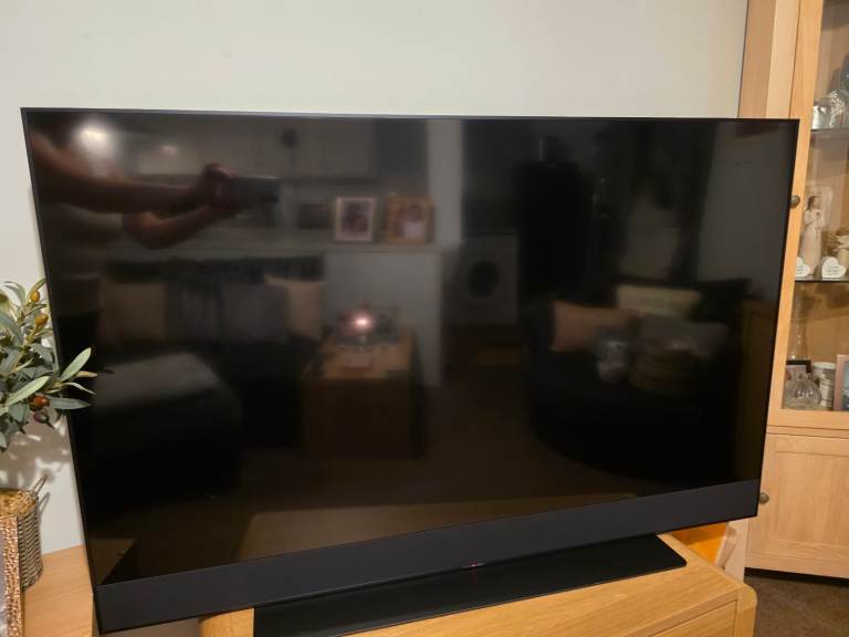 Sky Glass TV 55inch in black 1st generation with stand and remote control