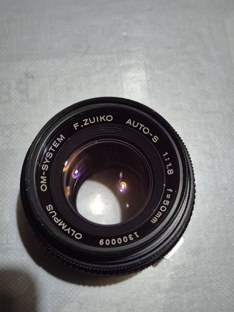 OLYMPUS OM-SYSTEM ZUIKO AUTO-S 50MM 1:1.8 CAMERA LENS