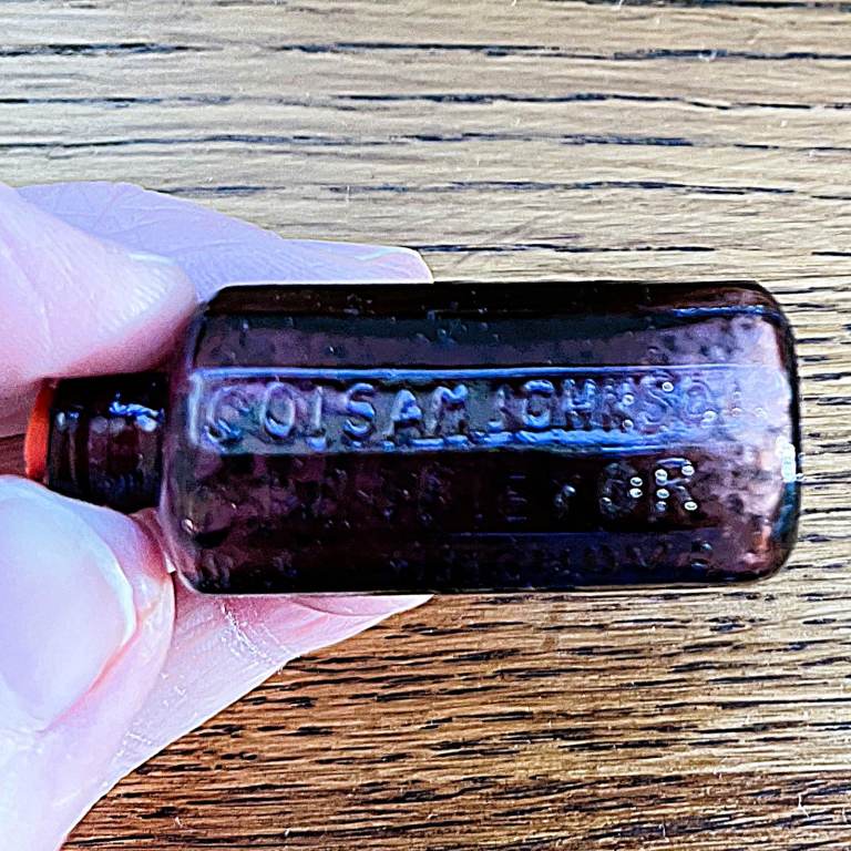 Vintage purple bottle 1852 Col Sam Johnson, Jaundice Bitters, with stopper. £3 ovno. Can post.