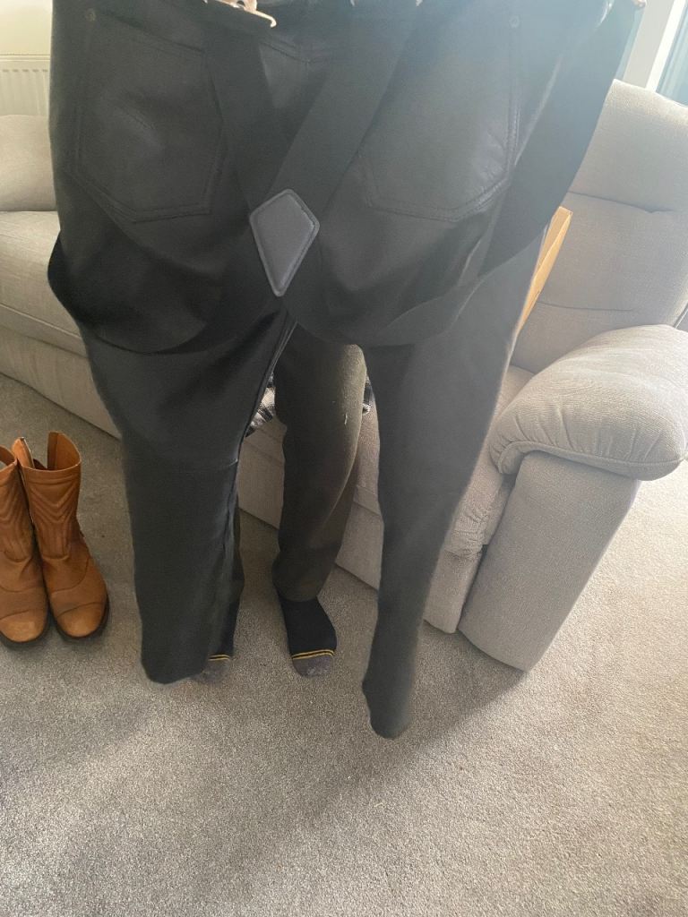 MEN’S BLACK LEATHER MOTORCYCLE TROUSERS WITH BRACES – 36” WAIST – £45