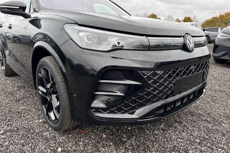 2025 Volkswagen Tiguan 1.5 TSI eHybrid 19.7kWh R-Line DSG Euro 6 (s/s) 5dr SUV Automatic