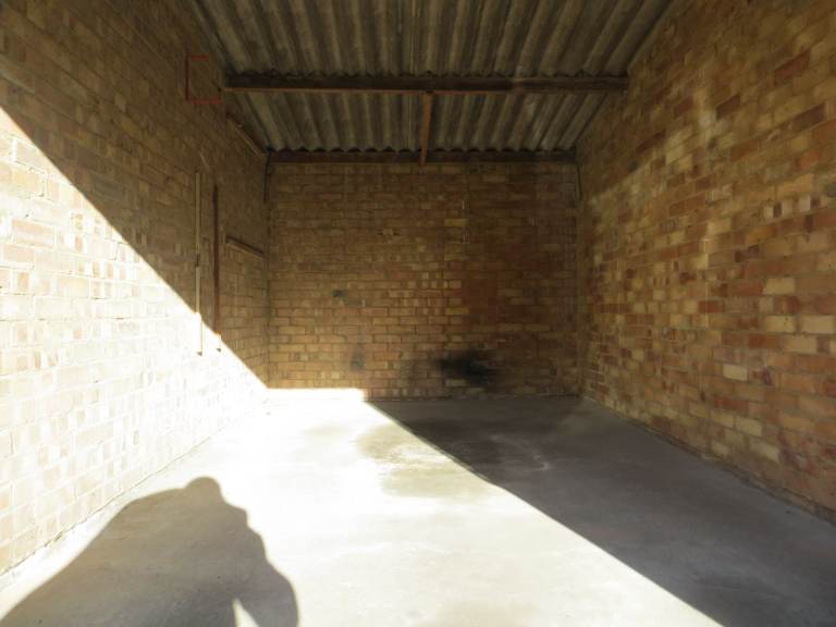 SS16 ~ Lock Up Garage to rent ~ Codenham Green  ~ Basildon ~ Central Location ~ Rare opportunity!