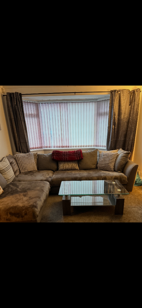 🛋️ Grey DFS Right-Hand Corner Sofa – Excellent Condition