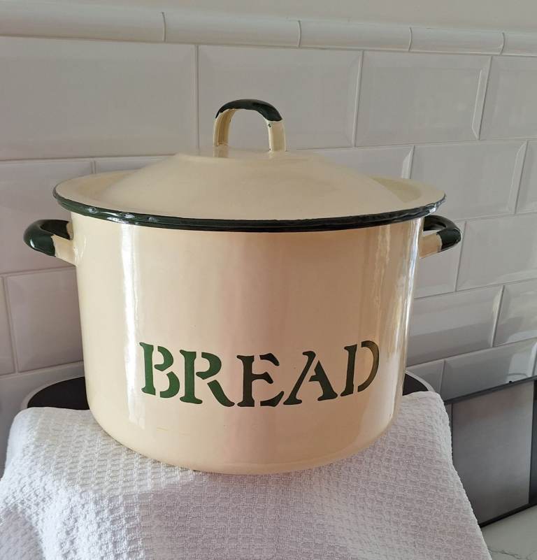 Enamel bread bin