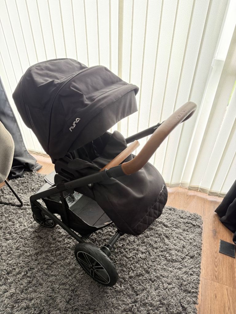 Nuna Mixx Pushchair & Car Seat Bundle – Good Condition