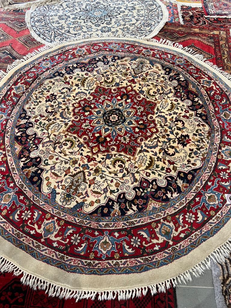 Round rug handmade ,200cm