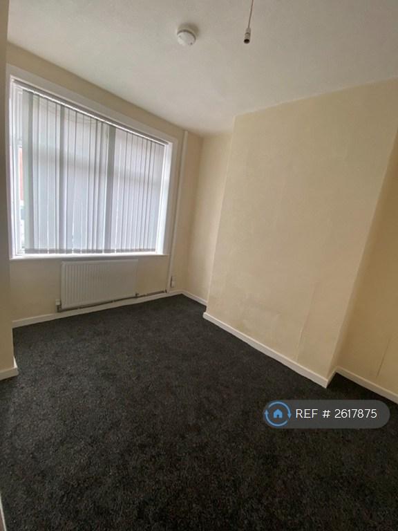 3 bedroom house in Oldham Road, Royton, Oldham, OL2 (3 bed) (#2617875)