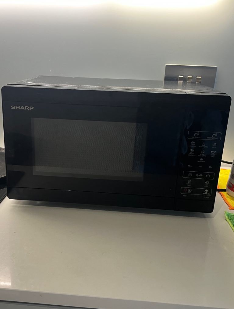 🔥 Almost New Sharp 800W Microwave – 20L – Black – Save £30 vs Currys – £89.99