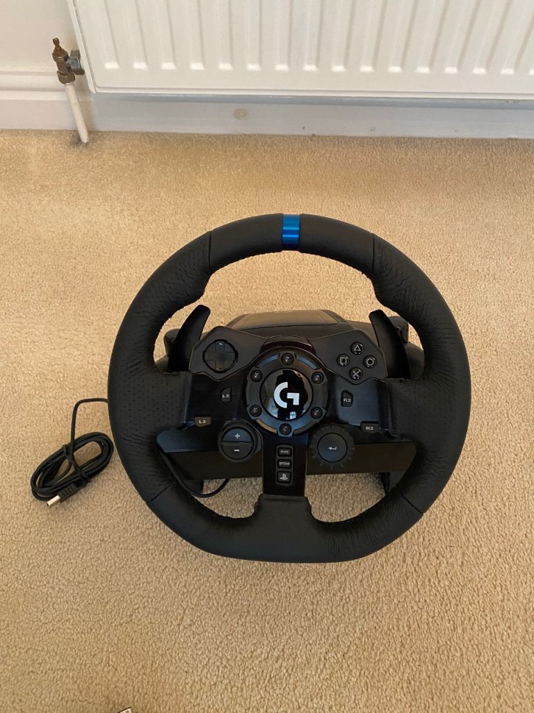Logitech G923 TRUEFORCE racing wheel with pedals and gear shifter.