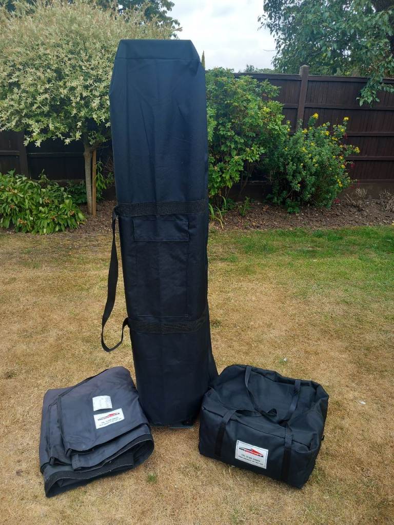 Pop-Up Gazebo with Carry Bags –excellent Condition