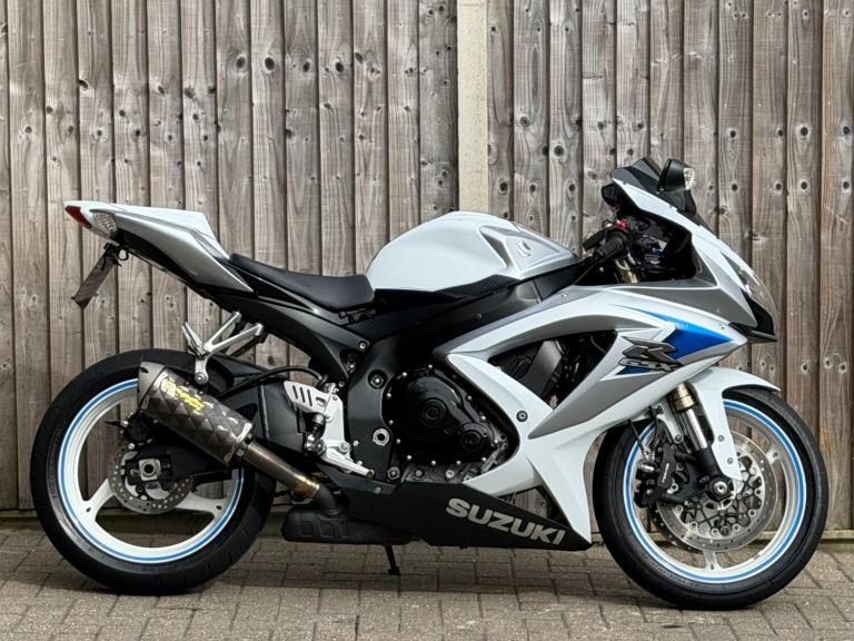 SUZUKI GSXR 600 K8 2008 (58) SUPER SPORT + 5,200 MILES + TWO BROTHERS 