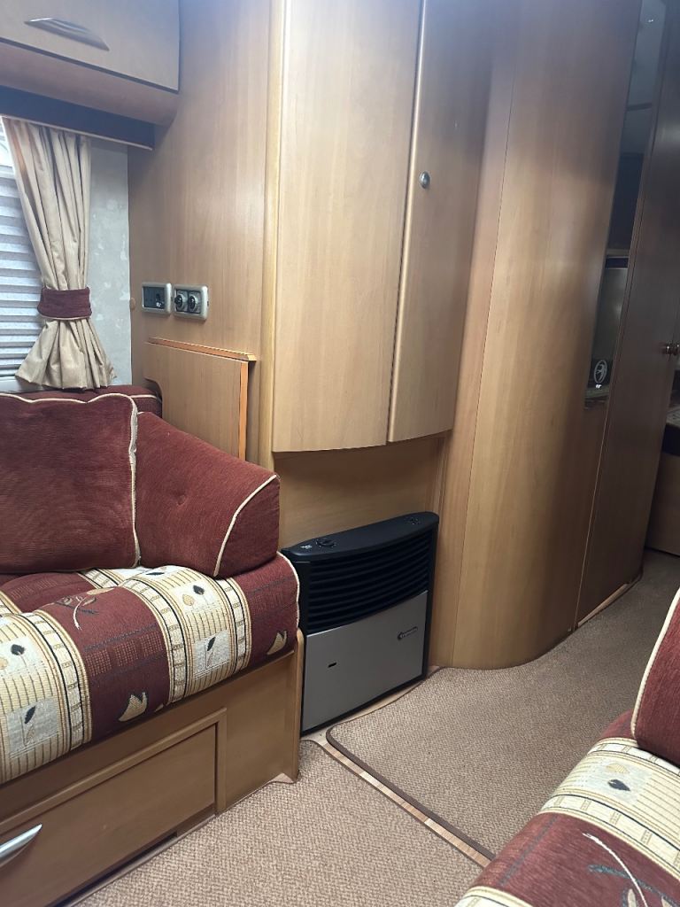 2006 Swift challenger 550 4 berth with fixed transverse bed