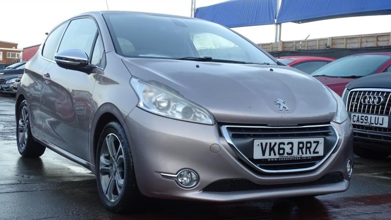 PEUGEOT 208 1.2 VTi Allure Pink Manual Petrol 2013