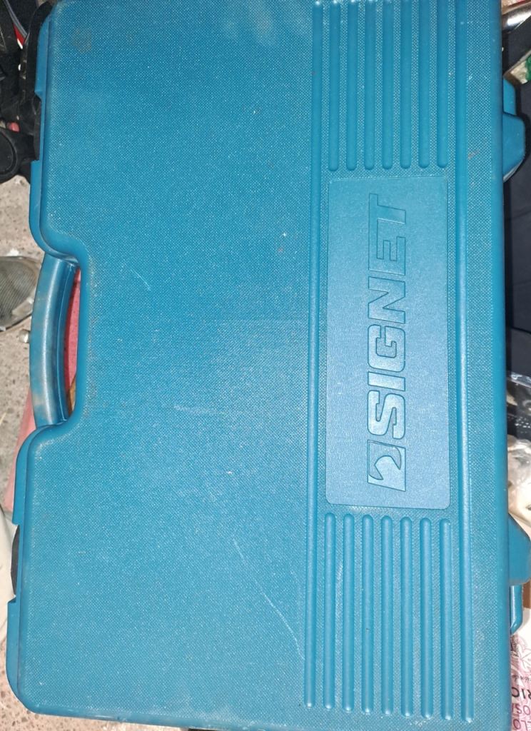 Signet heavy duty Socket and Ratchet Wrench Set in Teal Case –new 