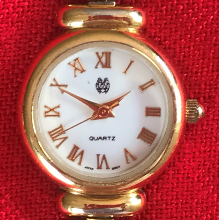 Vintage St Michael goldtone woman's quartz battery watch c/w strap. Not working, new battery? 