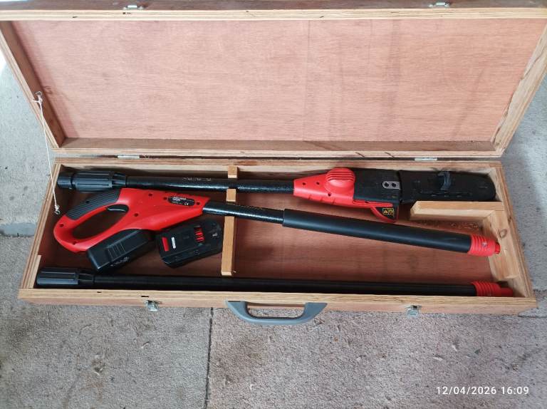 Black and Decker Long handled pruning saw 