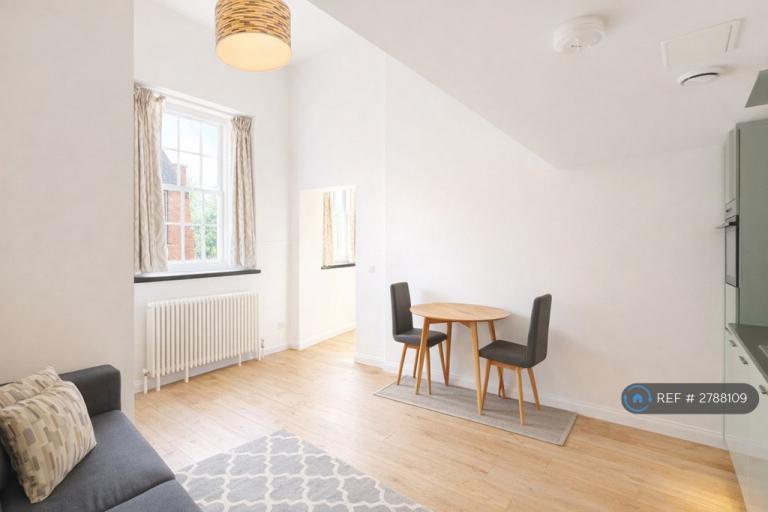 1 bedroom flat in Mcdonald Road, Edinburgh, EH7 (1 bed) (#2788109)