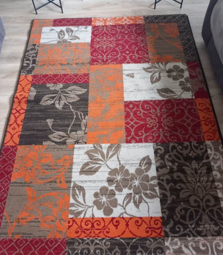 image for **REDUCED £25 ** 160 x 230 Rug