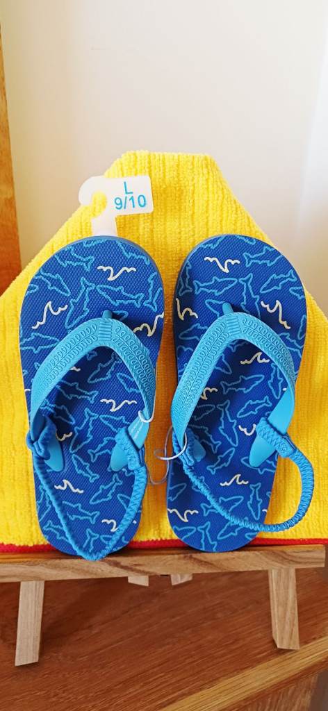 🩴 Kids Blue Shark Print Flip Flops/Size:L 9/10 🩴