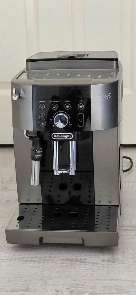 De'Longhi Magnifica S Smart. Bean to Cup Coffee Machine. 