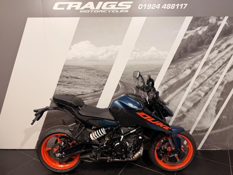 KTM 125 DUKE NEW LEARNER LEGAL BIKE AT CRAIGS MOTORCYCLES 