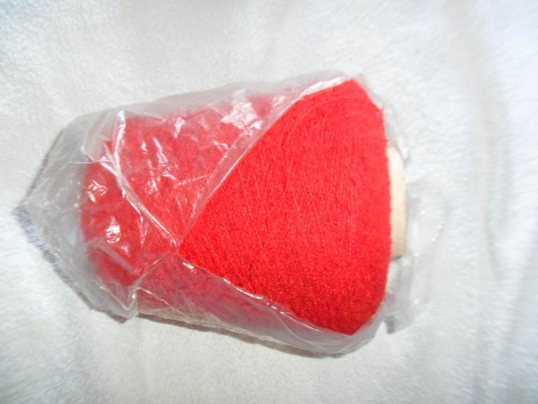 Large BOUCLE KNITTING SEWING CONE GERANIUM DYE  161