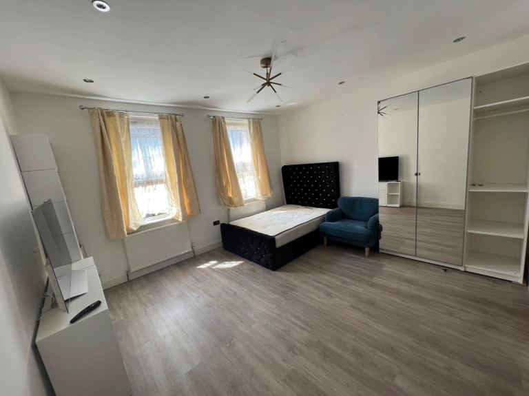 Modern Studio Flat with ALL Bills Included Liverpool Street / Shoreditch Area 