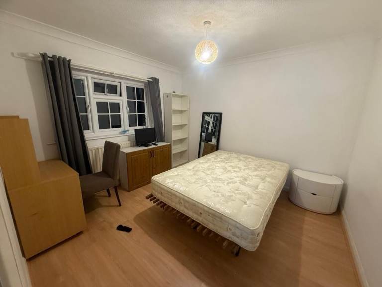 Large double bed room - Full Privacy