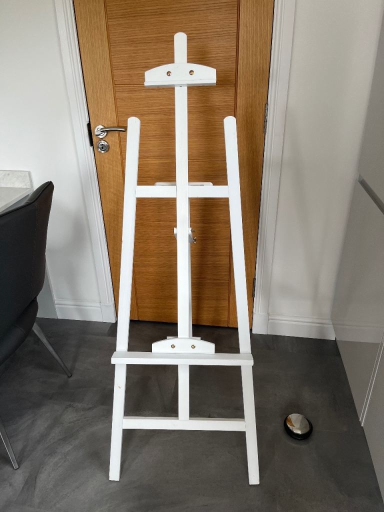 White Wooden Artist Easel – Good Condition £5