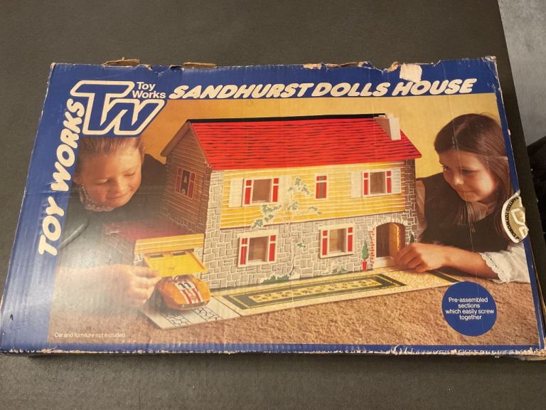 Vintage 1970s Toyworks Sandhurst dolls house with furniture/dolls