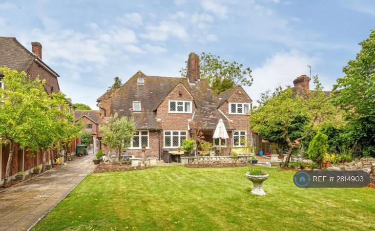 4 bedroom house in Risebridge Road, Romford, RM2 (4 bed) (#2814903)