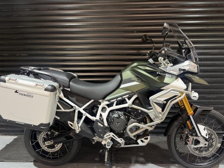 TRIUMPH TIGER 900 Rally Pro Alloy Luggage Heated Seats 1 Owner Green Manual Petr