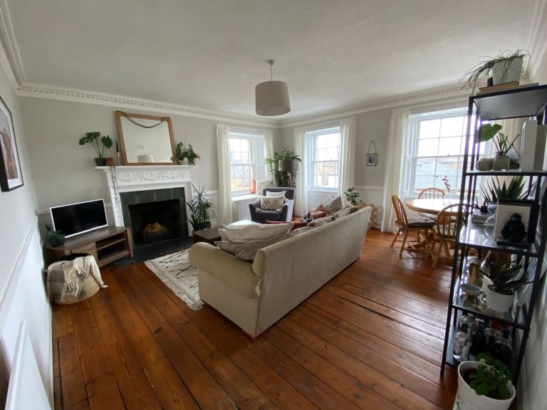 Impressive 2 bedroom flat with study, Canonmills 