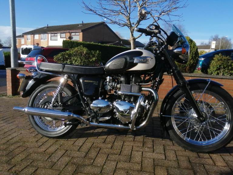 TRIUMPH BONNEVILLE T100 865CC 2011 EXCELLENT CONDITION