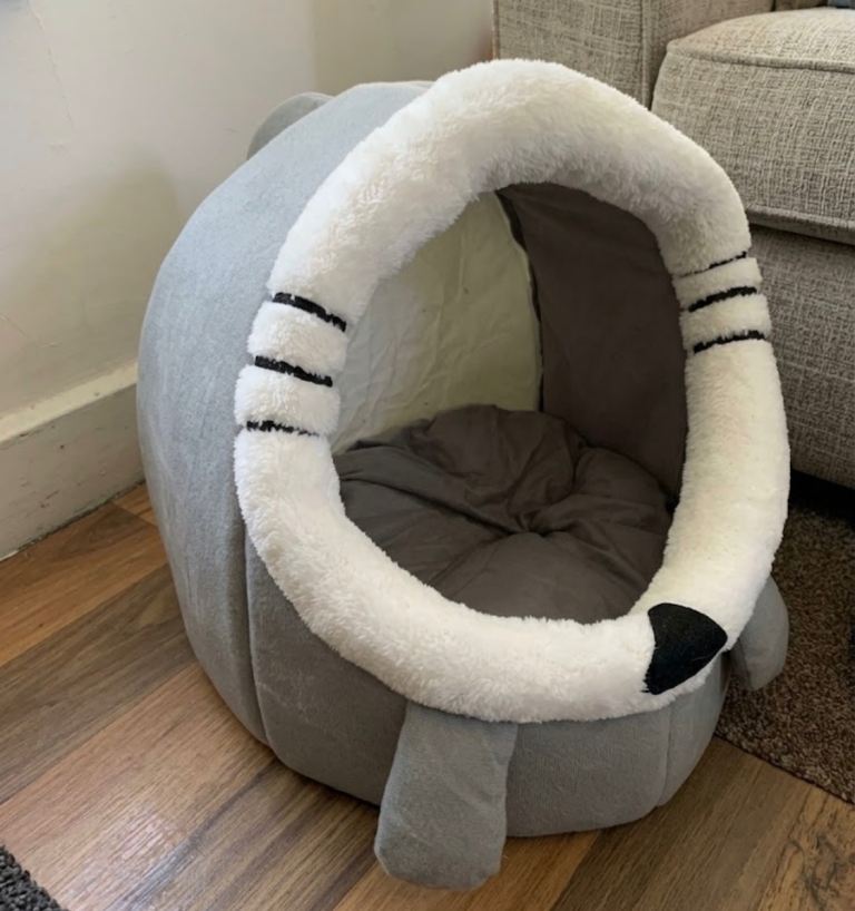 Cosy Grey Pet Bed / Cat Cave – As Good As New