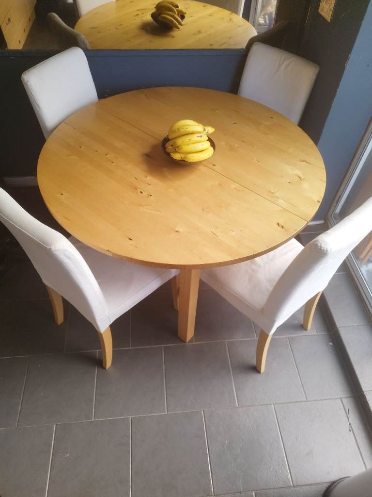 Round Wooden Dining Table with 4 Chairs – Good Condition